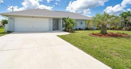 Amazing 3-bedroom heated pool house near beaches and golf courses!