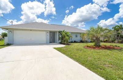 Amazing 3-bedroom heated pool house near beaches and golf courses!