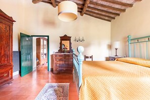 مكواة/لوح كي وواي فاي وملاءات أسرّة