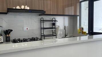 Micro-ondes, four, plaque de cuisson, lave-vaisselle