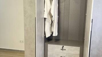 2 chambres, fer et planche Ă repasser, Wi-Fi gratuit, draps fournis