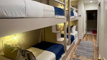 3 chambres, fer et planche à repasser, Wi-Fi, draps fournis