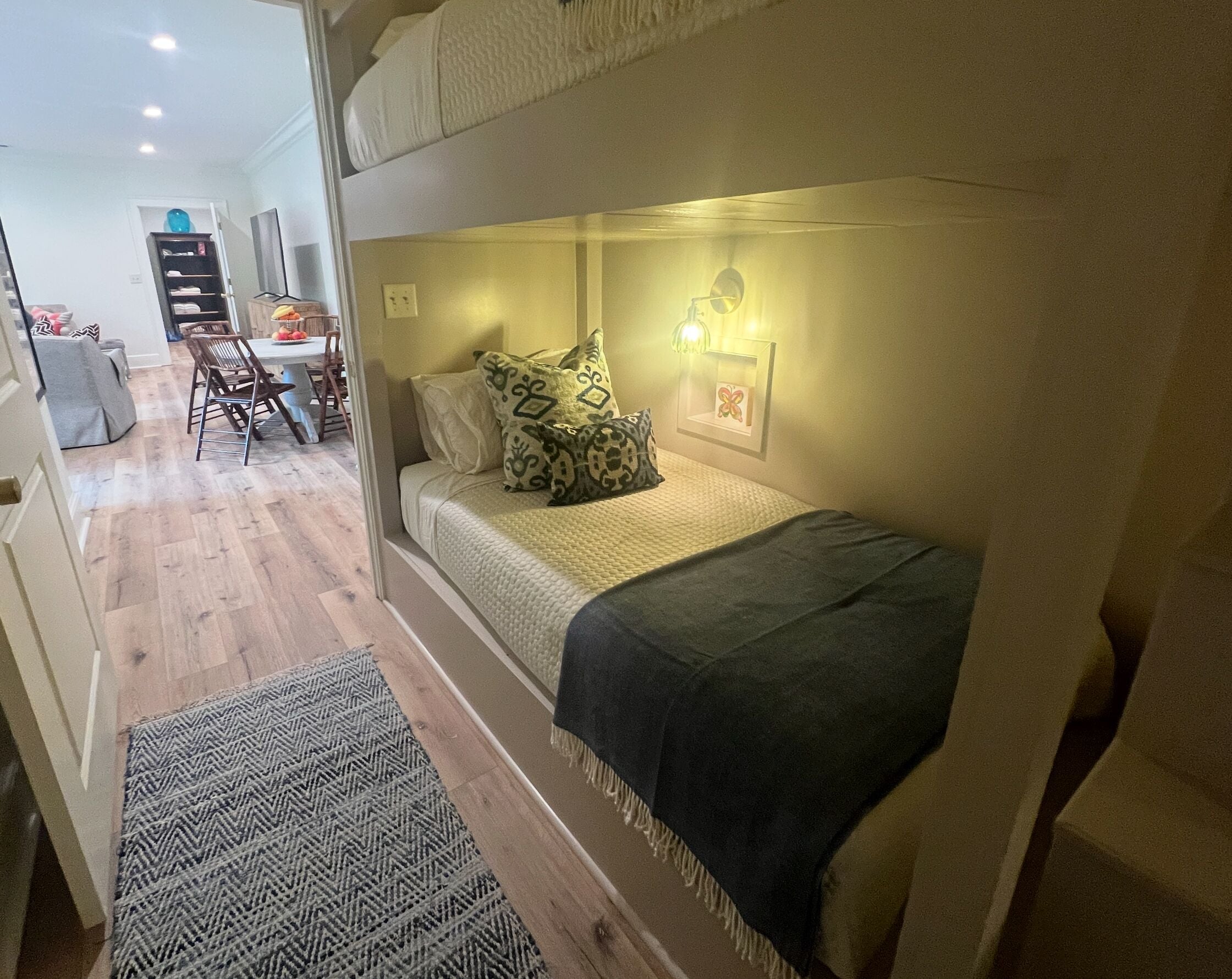 3 slaapkamers, een strijkplank/strijkijzer, wifi, beddengoed