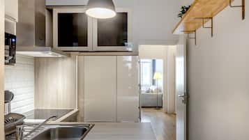 ميكروويف، غسالة أطباق، ماكينة لصنع القهوة/الشاي