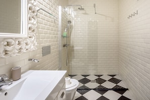 Shower, towels