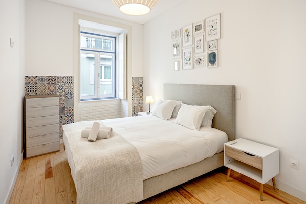 2 bedrooms, bed sheets