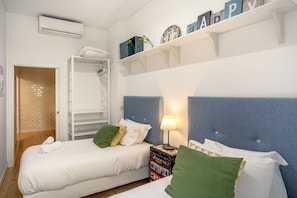 2 bedrooms, bed sheets