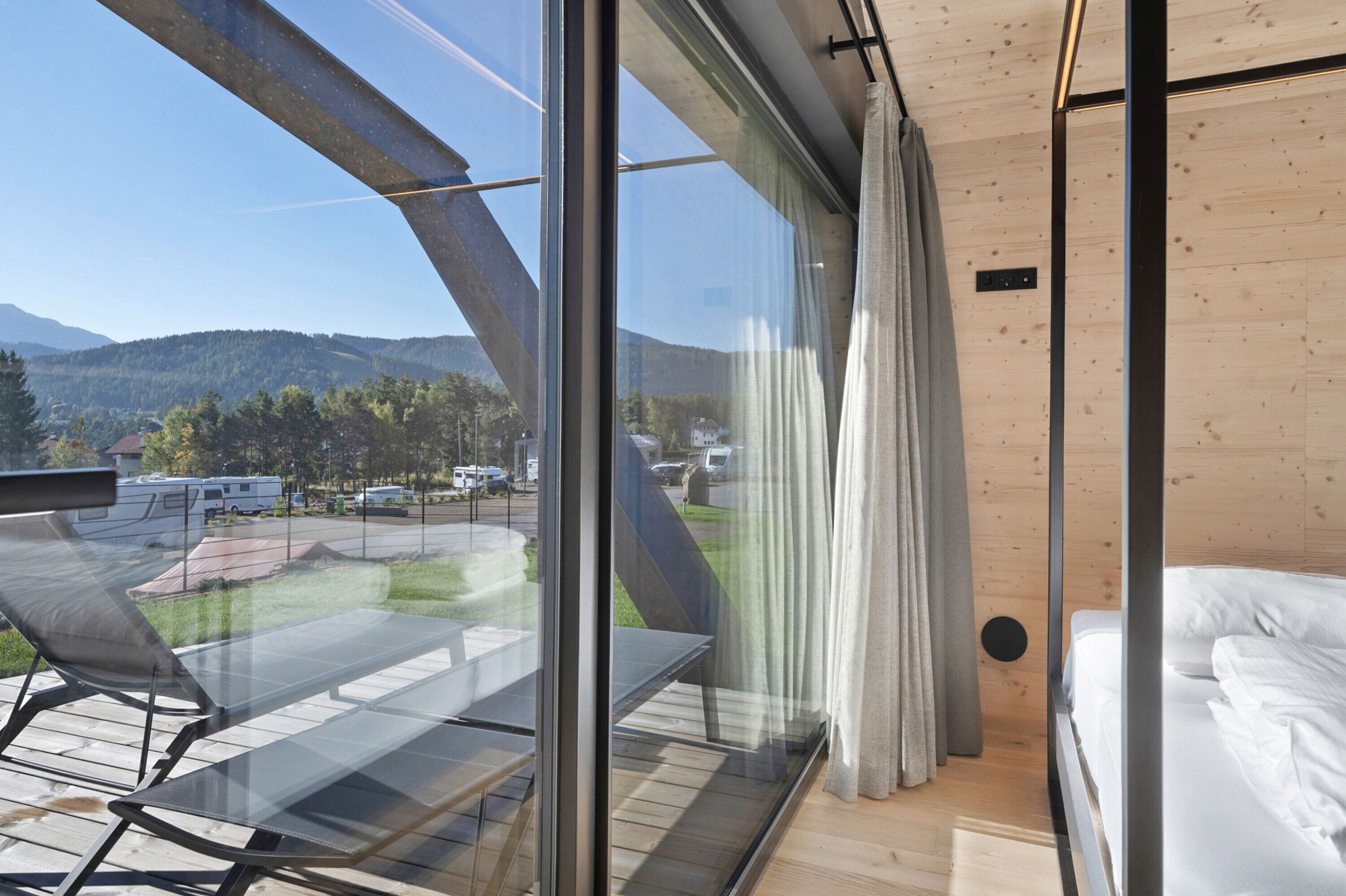 1 camera, Wi-Fi, lenzuola