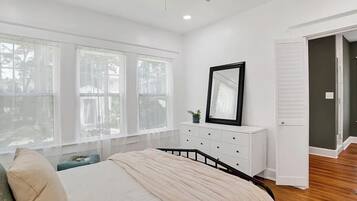 2 bedrooms, iron/ironing board, WiFi, bed sheets