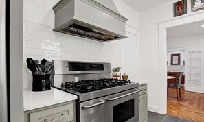 Microonde, forno, piano cottura, lavastoviglie