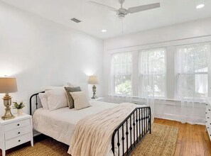 2 slaapkamers, een strijkplank/strijkijzer, wifi, beddengoed