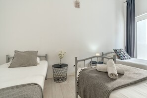 1 bedroom, bed sheets