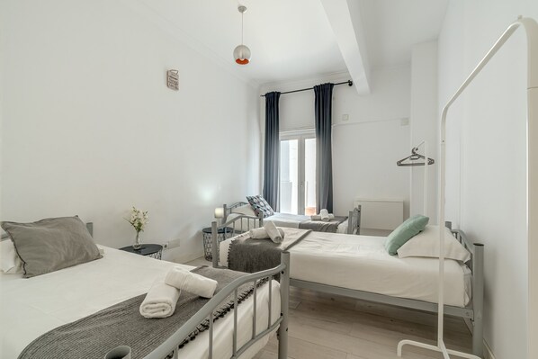 1 bedroom, bed sheets