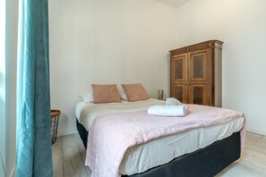 1 dormitorio y ropa de cama
