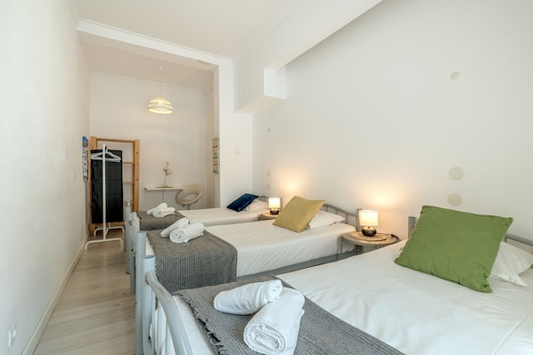 1 bedroom, bed sheets