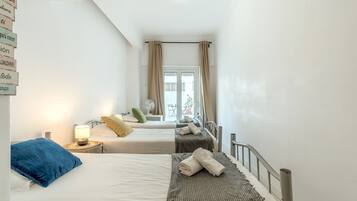 1 bedroom, bed sheets