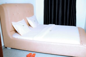 Bügeleisen/Bügelbrett, WLAN, Bettwäsche