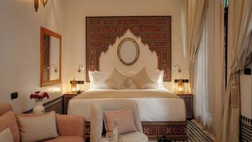 Suite clásica | Minibar y caja de seguridad en la habitación