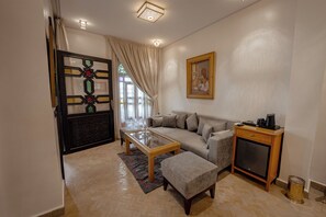 Superior Üç Kişilik Oda | Minibar, odada kasa, dizüstü bilgisayar çalışma alanı, ses yalıtımı 