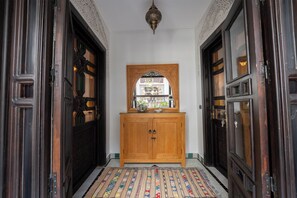 Minibar y caja de seguridad en la habitación 