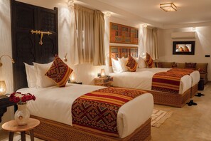 Minibar y caja de seguridad en la habitación 