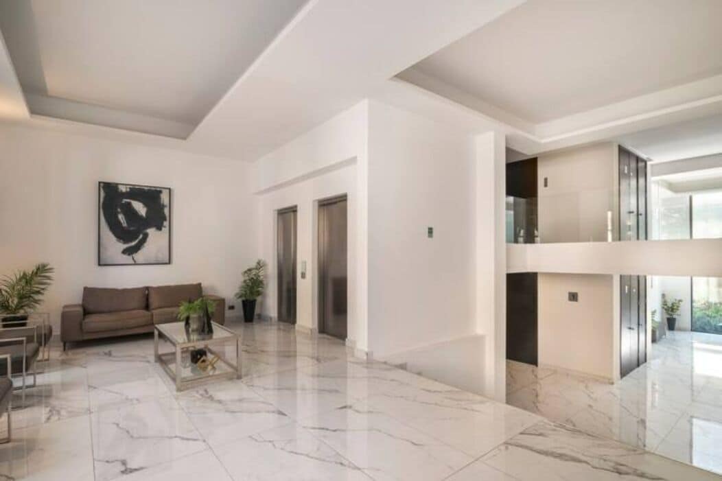 Télévision à écran plat