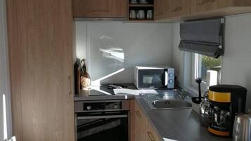 Frigorífic, microones, forn i placa de cuina