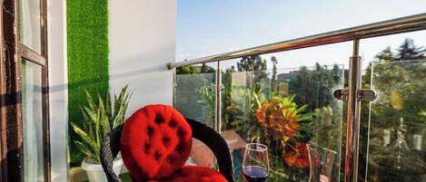 المنطقة المحيطة بالمنشأة