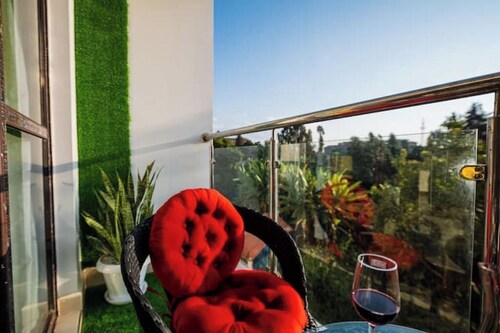 Lovely 2 Bedroom with Washing Machine near UN