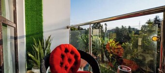 Lovely 2 Bedroom with Washing Machine near UN