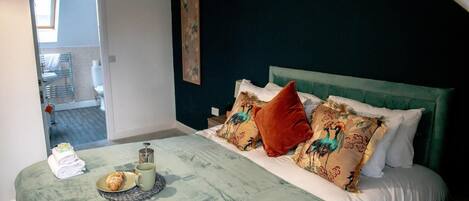 4 bedrooms, WiFi, bed sheets