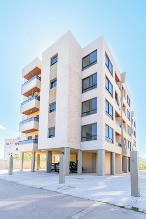 Exterior - Polka 2BR Apartment in Batroun (Batroun)