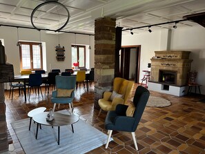 Dining - Holiday Home 'La Buissonnière' with Private Terrace, Private Garden and Wi-Fi (Erckartswiller)