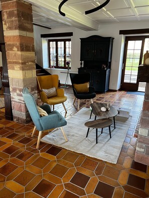 Interior - Holiday Home 'La Buissonnière' with Private Terrace, Private Garden and Wi-Fi (Erckartswiller)