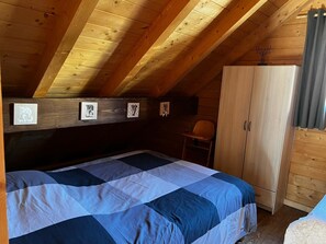 3 bedrooms, iron/ironing board, WiFi - Chalet 'De Lucie et Lison' with Mountain View, Private Terrace and Wi-Fi (Erckartswiller)