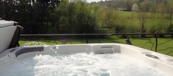 Chalet 'De Lucie et Lison' with Mountain View, Private Terrace and Wi-Fi