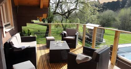 Chalet 'De Lucie et Lison' mit Bergblick, privater Terrasse und WLAN