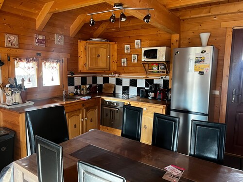 Chalet 'De Lucie et Lison' avec vue sur la montagne, terrasse privée et Wi-Fi