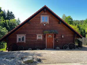Exterior - Chalet 'De Lucie et Lison' with Mountain View, Private Terrace and Wi-Fi (Erckartswiller)