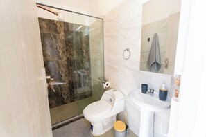 Dutxa, tovalloles, sabó i paper higiènic