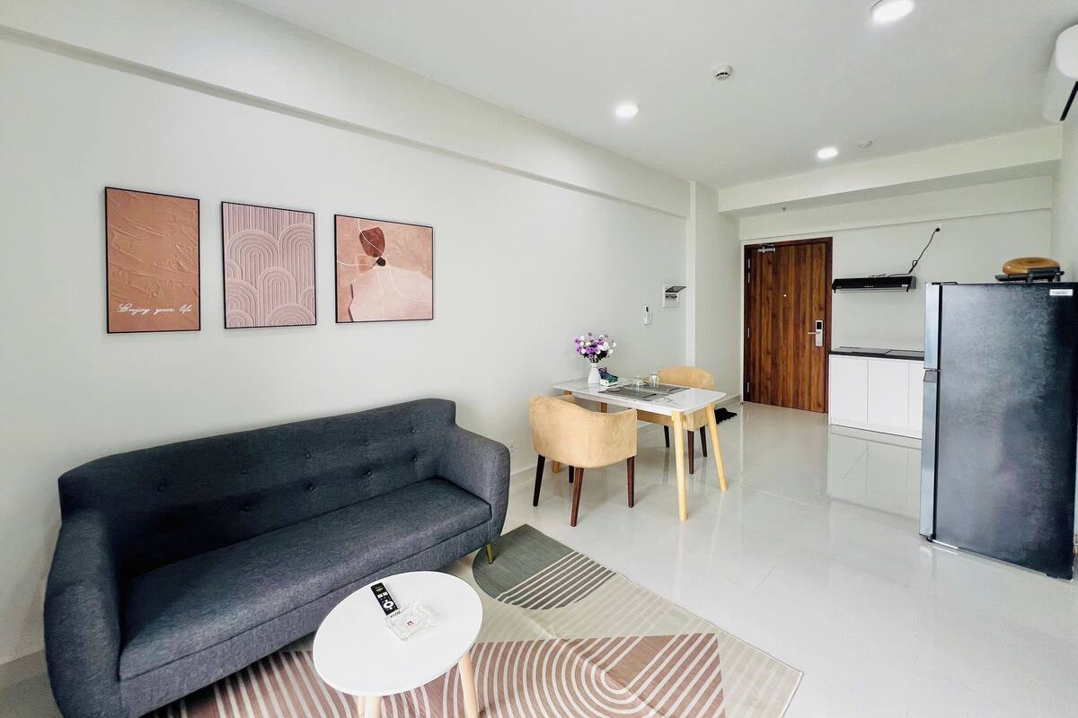 شقة عائلية - بشرفة - منظر للمدينة | بديكورات فريدة لكل غرفة وطراز فريد لكل وحدة ومكتب