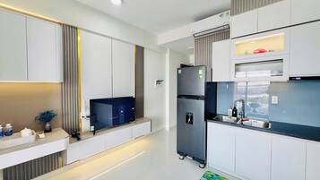 Standard-Studio, 1 Queen-Bett, Balkon, Stadtblick | Eigene Küche | Kochgeschirr/Geschirr/Besteck