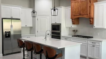 Mikrowelle, Ofen, Herdplatte, Geschirrspüler