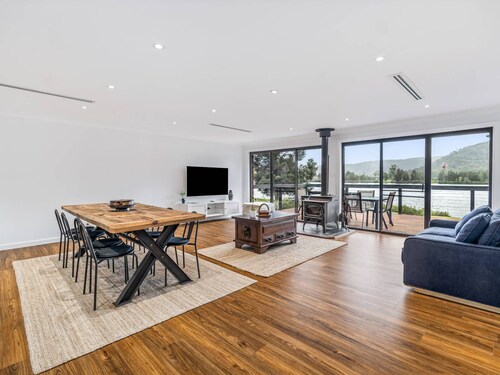 "Wallaby Lodge" Hawkesbury River