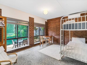 4 bedrooms, WiFi, bed sheets