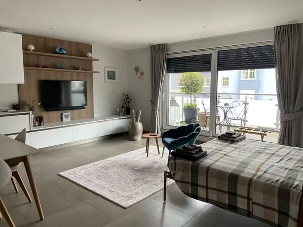 1 habitación, tabla de planchar con plancha, wifi y ropa de cama