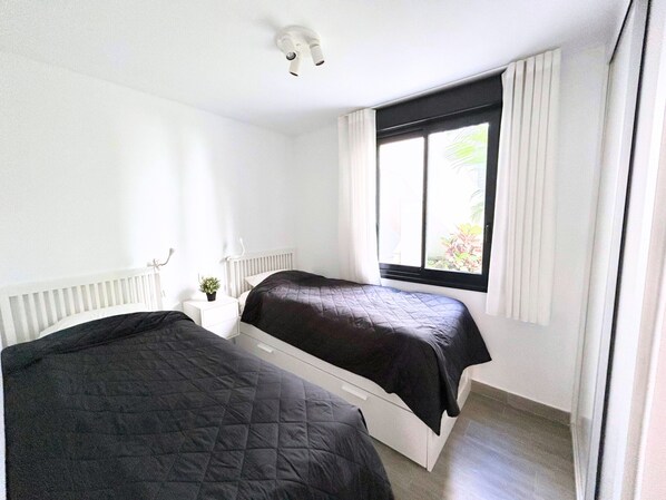 2 bedrooms, iron/ironing board, free WiFi, bed sheets