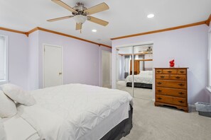 3 bedrooms, iron/ironing board, WiFi, bed sheets - Family Friendly Meets Romantic Getaway (Atlantic City)
