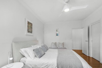 Surf Haven Escape Modern and Central in Thirroul