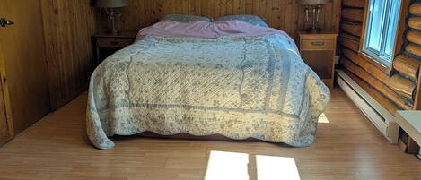 6 bedrooms, iron/ironing board, WiFi, bed sheets